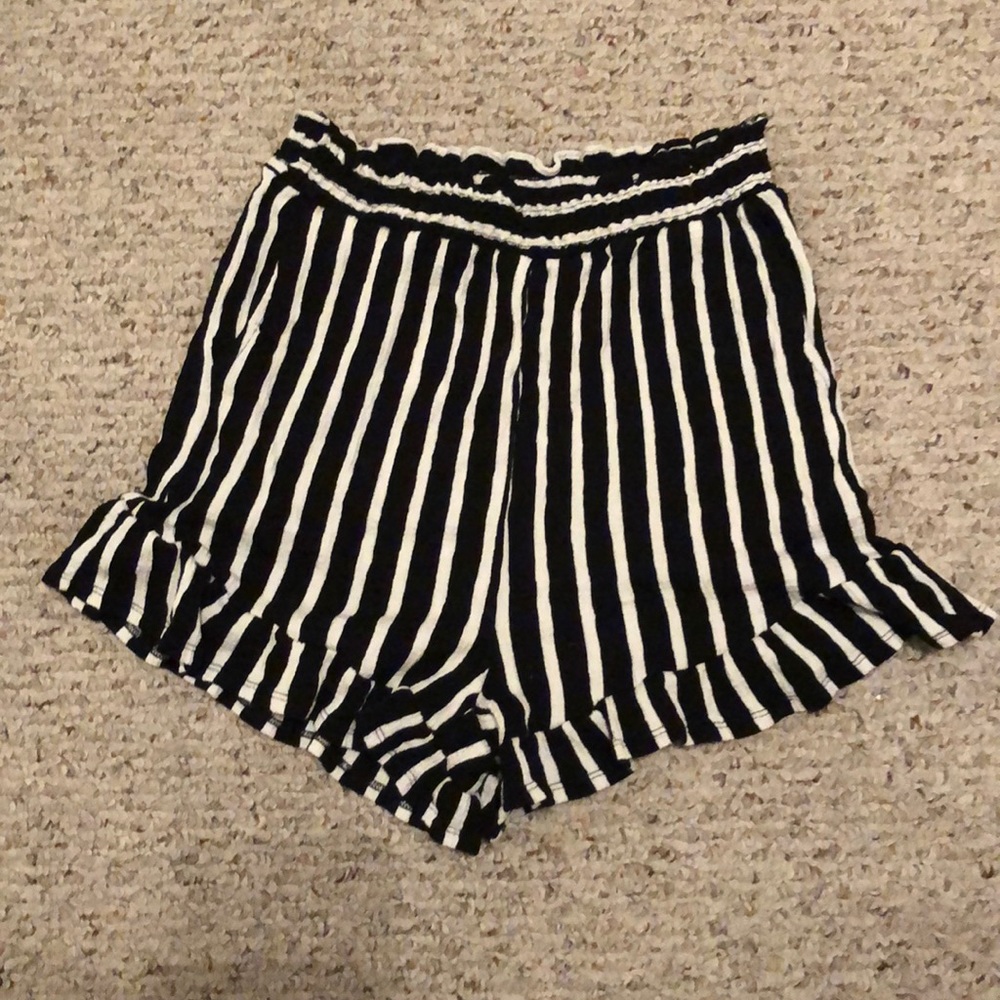 High waisted black and white striped shorts,Size M